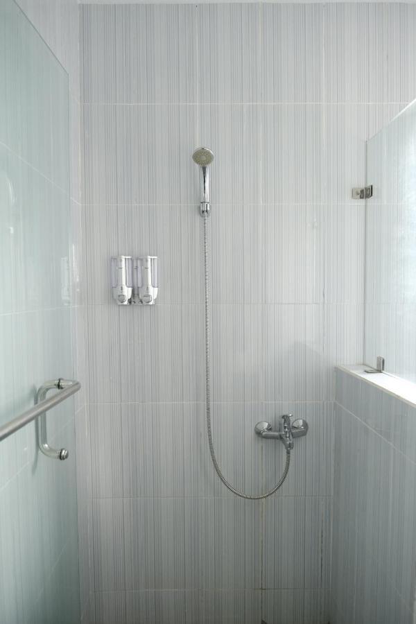 טנג'ונג פנדן Joyful Hotel מראה חיצוני תמונה